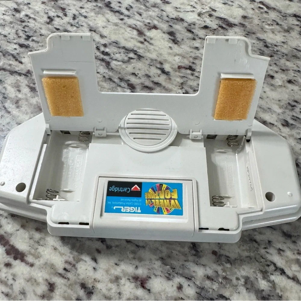 Tiger Wheel of Fortune Handheld Game 1995 – Tested & Working with Sound‎